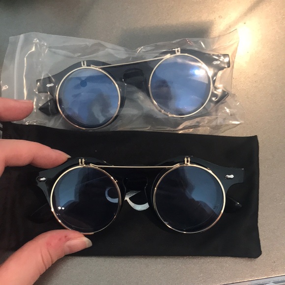 Accessories - Trendy sunglasses with carrying case